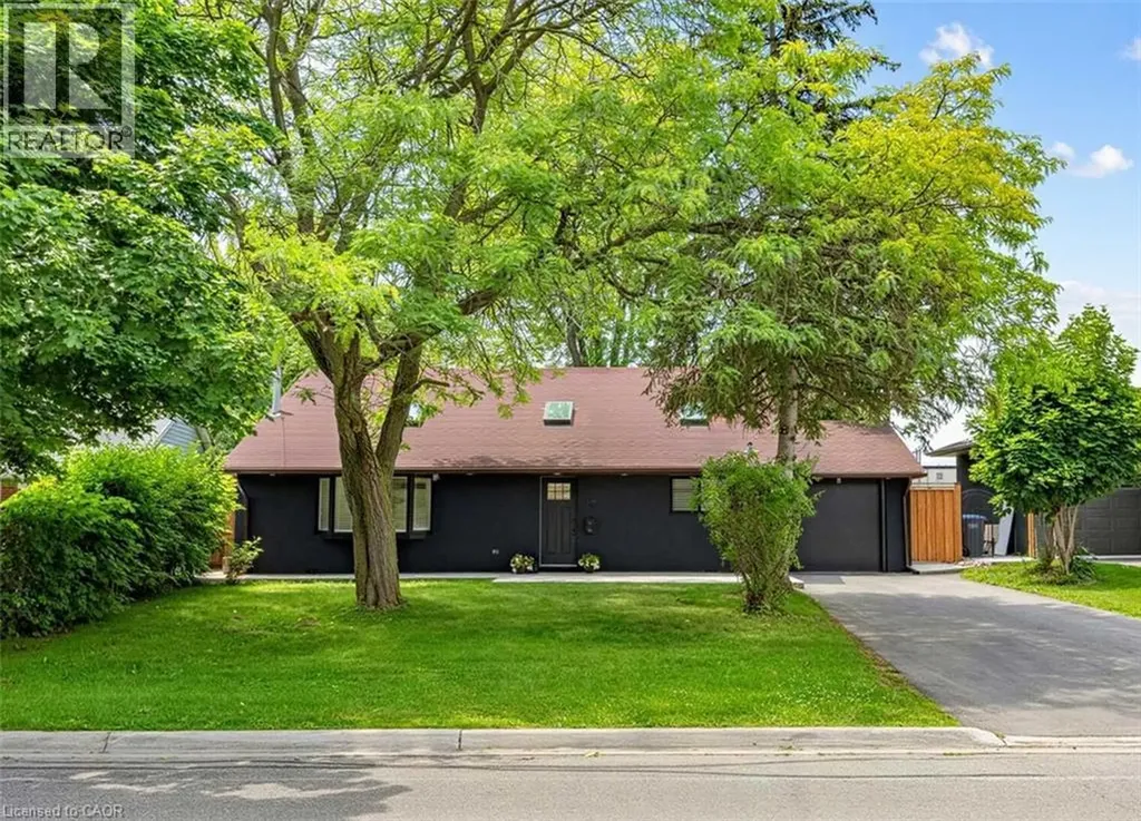 13 Swanhurst Boulevard Mississauga ON L5N 1B6