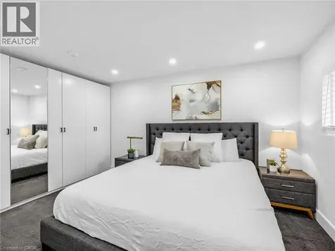 13 Swanhurst Boulevard Mississauga ON L5N 1B6