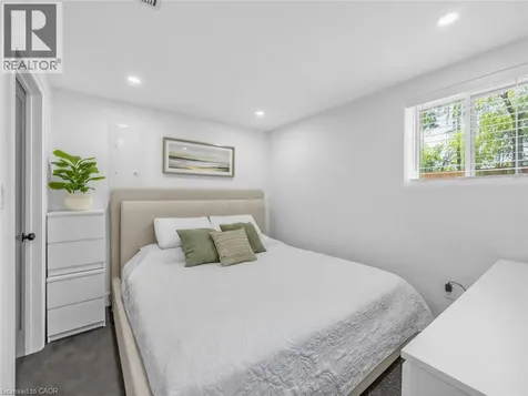 13 Swanhurst Boulevard Mississauga ON L5N 1B6