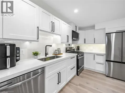 13 Swanhurst Boulevard Mississauga ON L5N 1B6