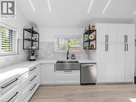 13 Swanhurst Boulevard Mississauga ON L5N 1B6