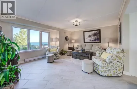 9 Pine Street Grand Bend ON N0M 1T0