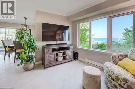 9 Pine Street Grand Bend ON N0M 1T0