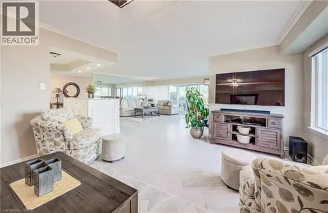 9 Pine Street Grand Bend ON N0M 1T0