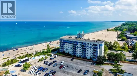 9 Pine Street Grand Bend ON N0M 1T0