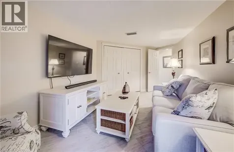 9 Pine Street Grand Bend ON N0M 1T0