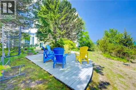 9 Pine Street Grand Bend ON N0M 1T0