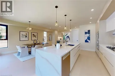 28 Dunsmore Gardens Toronto ON M3H 3M2