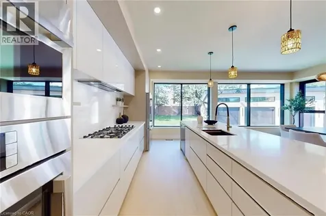 28 Dunsmore Gardens Toronto ON M3H 3M2