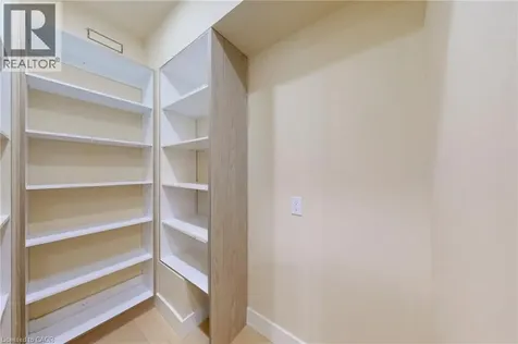 28 Dunsmore Gardens Toronto ON M3H 3M2