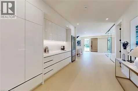 28 Dunsmore Gardens Toronto ON M3H 3M2
