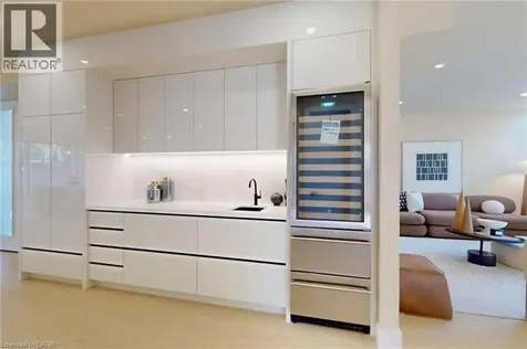28 Dunsmore Gardens Toronto ON M3H 3M2