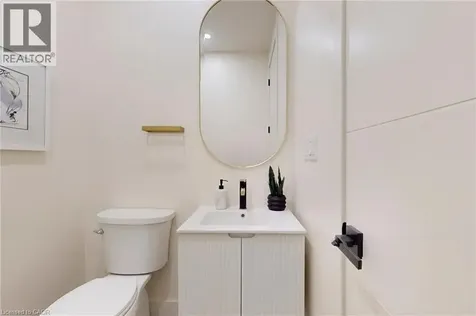 28 Dunsmore Gardens Toronto ON M3H 3M2