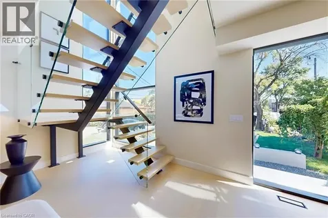 28 Dunsmore Gardens Toronto ON M3H 3M2