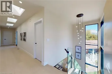 28 Dunsmore Gardens Toronto ON M3H 3M2