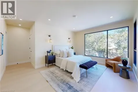 28 Dunsmore Gardens Toronto ON M3H 3M2