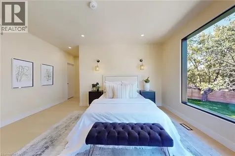 28 Dunsmore Gardens Toronto ON M3H 3M2