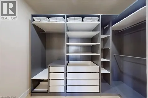 28 Dunsmore Gardens Toronto ON M3H 3M2