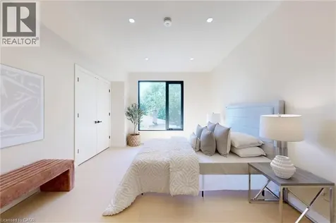 28 Dunsmore Gardens Toronto ON M3H 3M2