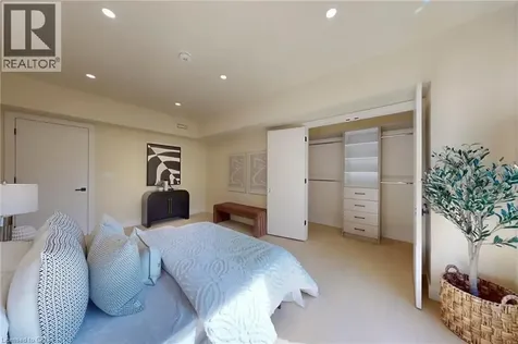 28 Dunsmore Gardens Toronto ON M3H 3M2
