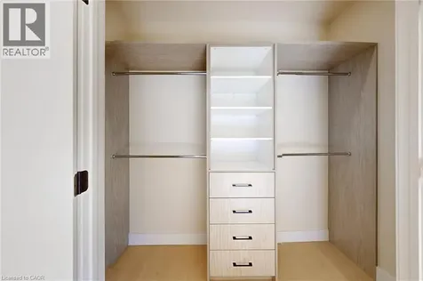 28 Dunsmore Gardens Toronto ON M3H 3M2