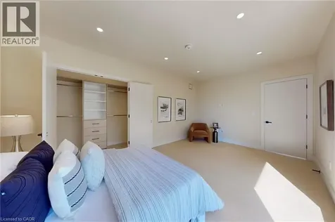 28 Dunsmore Gardens Toronto ON M3H 3M2
