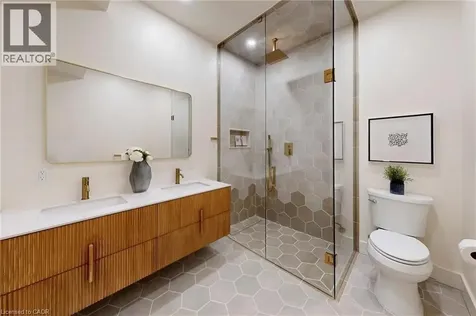 28 Dunsmore Gardens Toronto ON M3H 3M2
