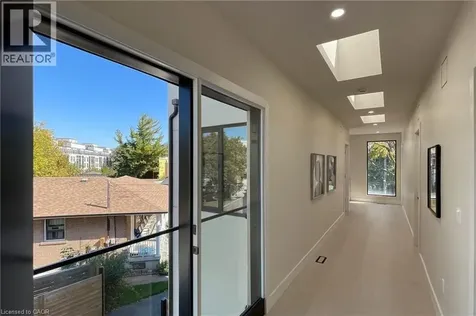 28 Dunsmore Gardens Toronto ON M3H 3M2