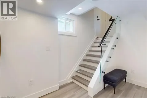 28 Dunsmore Gardens Toronto ON M3H 3M2