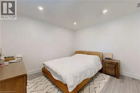 28 Dunsmore Gardens Toronto ON M3H 3M2