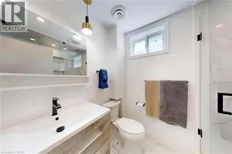 28 Dunsmore Gardens Toronto ON M3H 3M2
