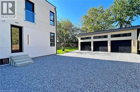 28 Dunsmore Gardens Toronto ON M3H 3M2