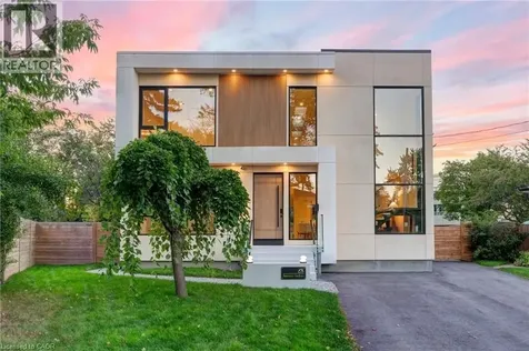 28 Dunsmore Gardens Toronto ON M3H 3M2