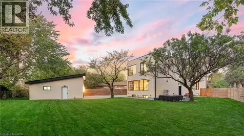 28 Dunsmore Gardens Toronto ON M3H 3M2