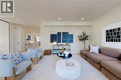 28 Dunsmore Gardens Toronto ON M3H 3M2