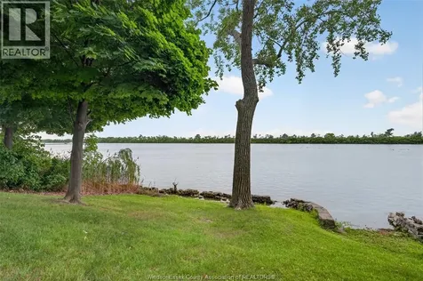 208 Crystal Bay Drive Amherstburg ON N9V 4A6