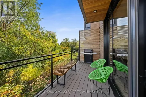 127 Peridot Private Ottawa ON K2C 3M3