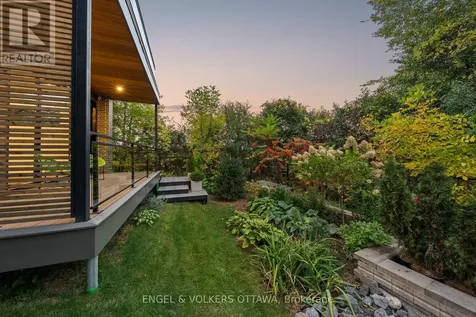 127 Peridot Private Ottawa ON K2C 3M3