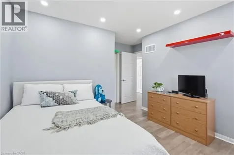 5010 Bunton Crescent Burlington ON L7L 6H2