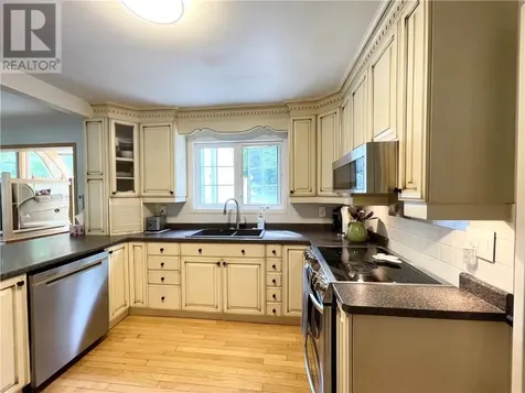 13 Lancaster Drive Sudbury ON P3E 3R5