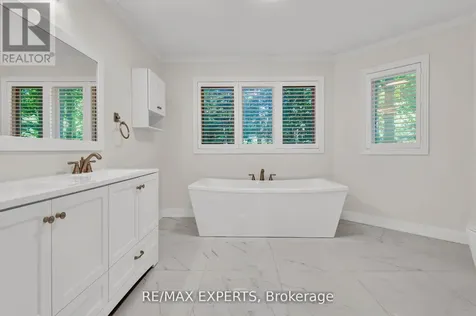 14 Alana Drive Springwater (centre Vespra) ON L9X 0S2