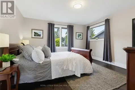 365 Cosburn Crescent Burlington (shoreacres) ON L7L 2W5