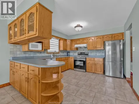 24 Camelot Leamington ON N8H 4V6