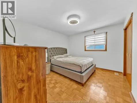 24 Camelot Leamington ON N8H 4V6