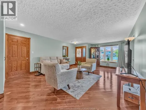 24 Camelot Leamington ON N8H 4V6