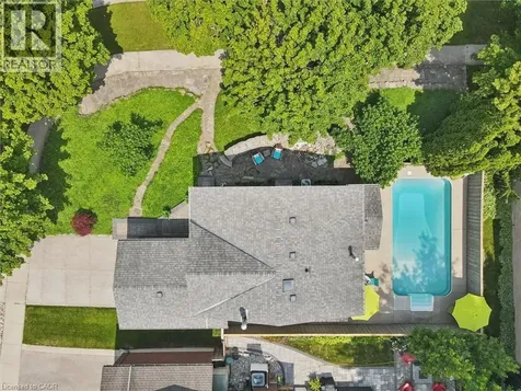 16 Manitoulin Crescent Kitchener ON N2A 3J4