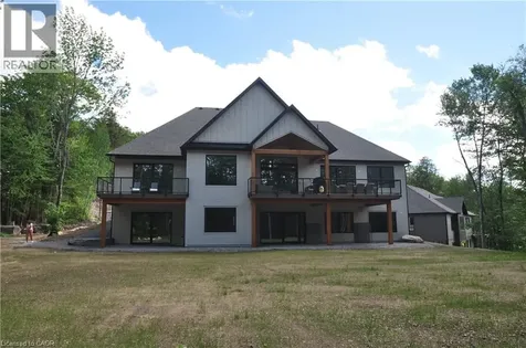 11 Glen Eagle Court Huntsville ON P1H 1B1