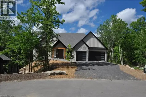 11 Glen Eagle Court Huntsville ON P1H 1B1