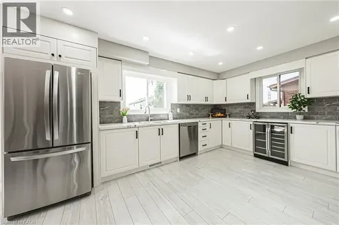 39 Parkwood Crescent Hamilton ON L8V 4Z9