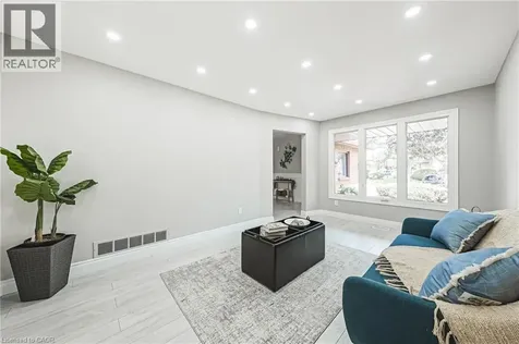 39 Parkwood Crescent Hamilton ON L8V 4Z9